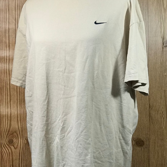 Nike Basic T-Shirt - Picture 3 of 4